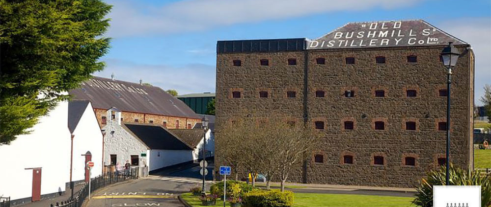 Nhà máy chưng cất rượu whisky Whyte & Mackay trên Đảo Jura, Scotland, sẽ là nơi thử nghiệm đầu tiên về lớp phủ dựa trên vi khuẩn để bảo vệ các tòa nhà khỏi bị xói mòn bởi các yếu tố